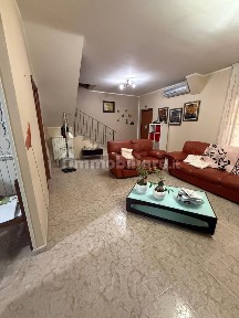 Villa a schiera via Brasile, Tufolo, Farina, Crotone