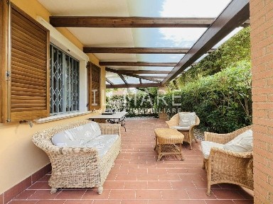Villa a schiera via Empoli, Marina di Massa Centro, Massa