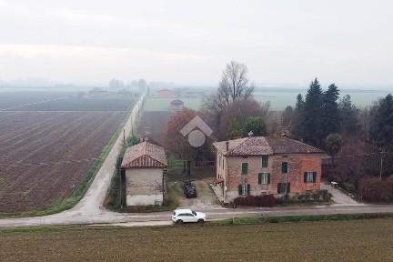 Cento, Via Lunga, 25