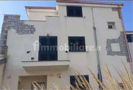 Villetta a schiera all'asta Serra, piazza Santa Maria, Ferrandina