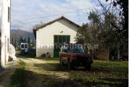 Magazzino all'asta frazione Protte, Spoleto
