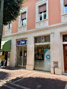 Locale commerciale in Affitto
