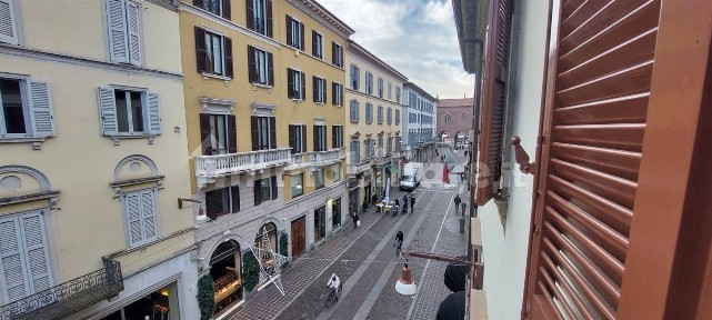 Trilocale via Zanata 1, Centro Storico, Monza