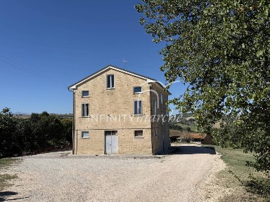 Torre San Patrizio, Contrada Serrette, 13