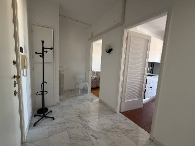 Bilocale largo Ugo Mioni 5, San Giacomo, Trieste