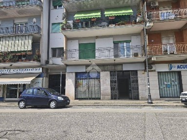 Locale commerciale in Affitto
