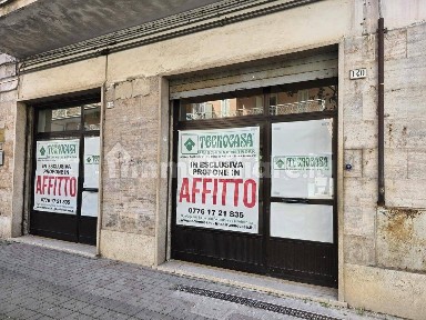 Locale commerciale in Affitto