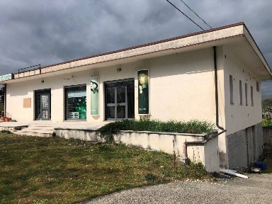 Locale commerciale in Affitto