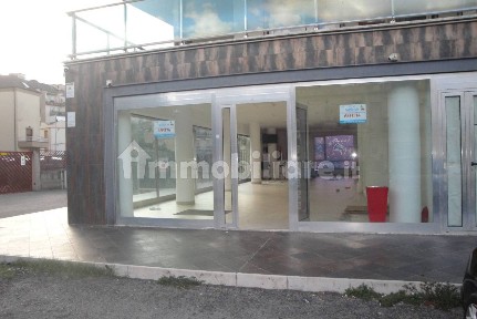 Locale commerciale in Affitto