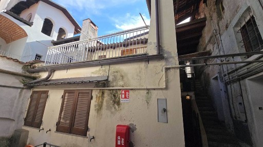 Quadrilocale via Amedeo Avogadro di Quaregna 6, Centro Storico, Biella