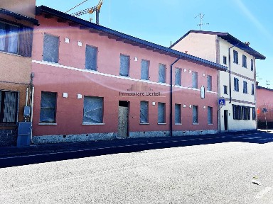 Peschiera Borromeo, Via Armando Diaz, 1