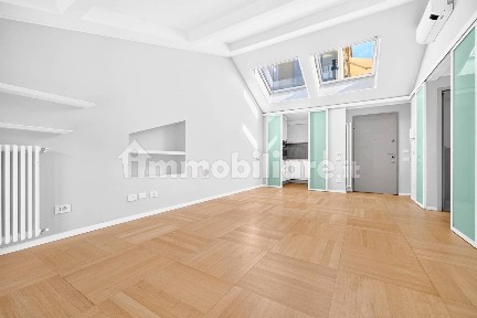 Milano, Scala - Manzoni, Via Giuseppe Verdi, 2