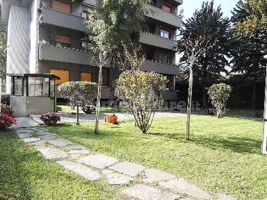 Trilocale via Ernesto Besenzanica 9, Piazzale Siena, Milano