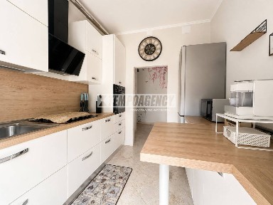 Bilocale via Genziane 18, Centro, Rozzano