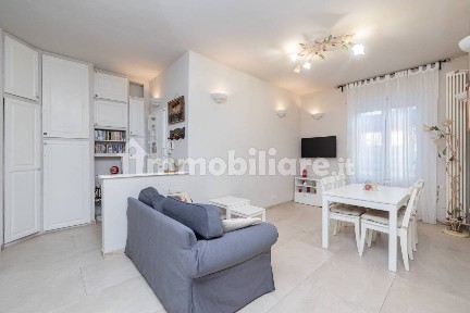 Trilocale viale Giovanni Da Cermenate 1, Pezzotti - Meda, Milano