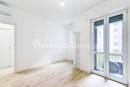 Bilocale viale Legioni Romane 26, Bande Nere, Milano