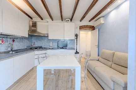Bilocale viale Gabriele D'Annunzio 9, Corso Genova, Milano