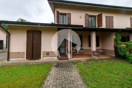 Villa bifamiliare via Cesare Terranova, Centro, Correggio