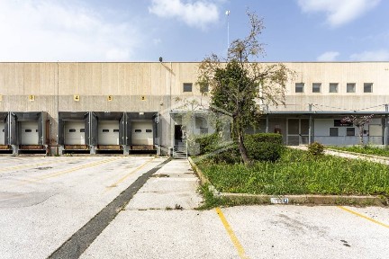 Modugno, Viale Maestri Del Lavoro, 1