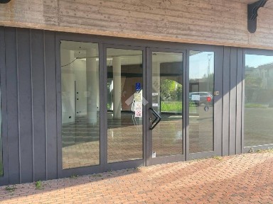 Locale commerciale in Affitto