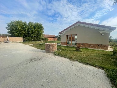 Terratetto plurifamiliare 395 m², ottimo stato, Valmadonna, Alessandria