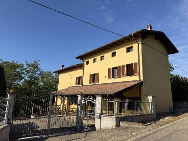 Terratetto unifamiliare via Giardinetto 24, Centro, Castelletto Monferrato