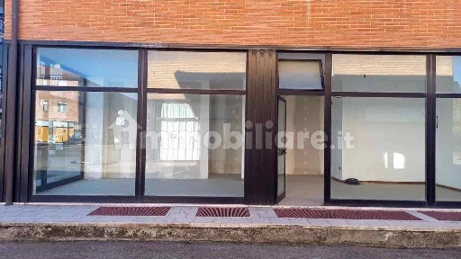 Locale commerciale in Affitto