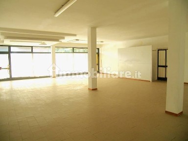 Locale commerciale in Affitto