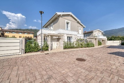 Villa bifamiliare via Dodicesima Villaggio Montini 41, Mompiano - Costalunga, Brescia