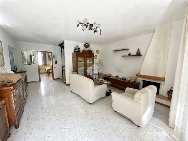 Villa a schiera via fontana anna 6, Centro, Traversetolo