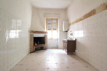 Terni, Centro Storico, Via delle Portelle, 1