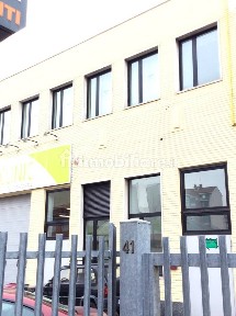 Capannone in Affitto