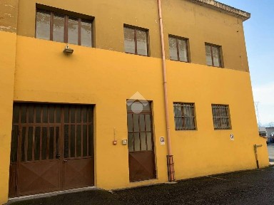 Capannone in Affitto