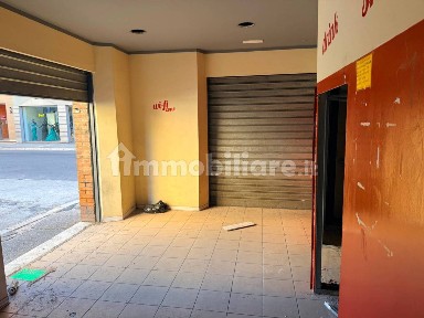 Locale commerciale in Vendita