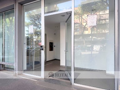 Locale commerciale in Affitto