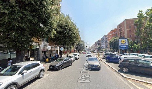 Locale commerciale in Affitto