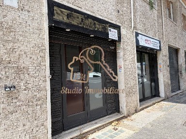 Locale commerciale in Affitto