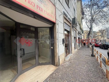 Locale commerciale in Affitto