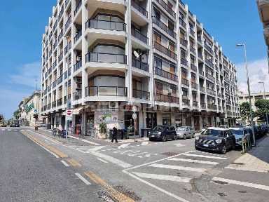 Locale commerciale in Affitto