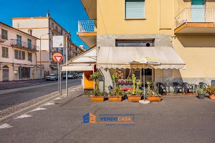 Locale commerciale in Vendita