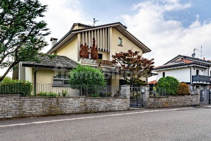 Villa unifamiliare via Basento 10, Centro, Lainate