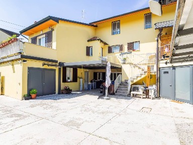 Villa bifamiliare via Damiano Chiesa 8, Carugate