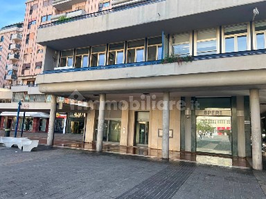Locale commerciale in Affitto