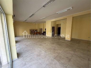 Locale commerciale in Affitto