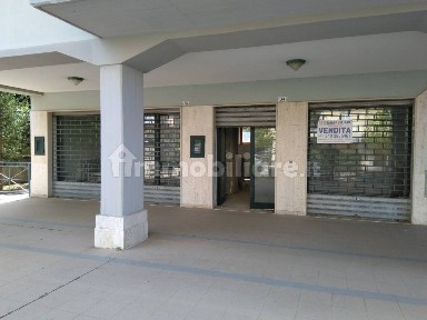 Locale commerciale in Vendita
