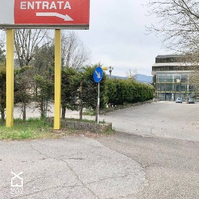Locale commerciale in Vendita
