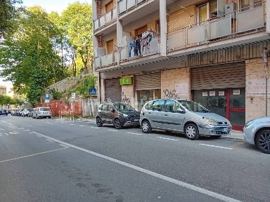 Locale commerciale in Vendita