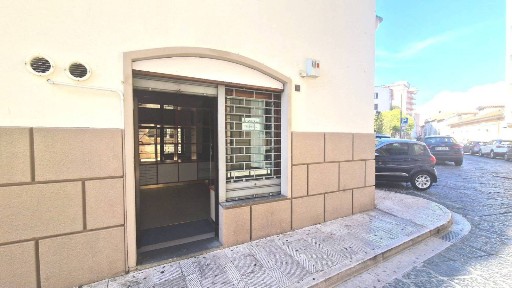 Locale commerciale in Vendita