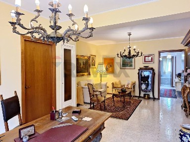 Appartamento buono stato, secondo piano, Centro, Gravina di Catania