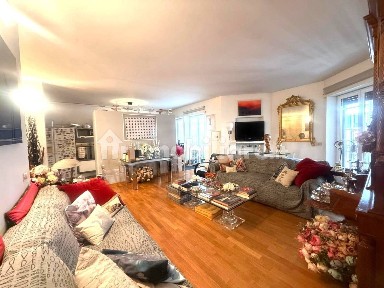 Trilocale ottimo stato, quarto piano, Trastevere, Roma